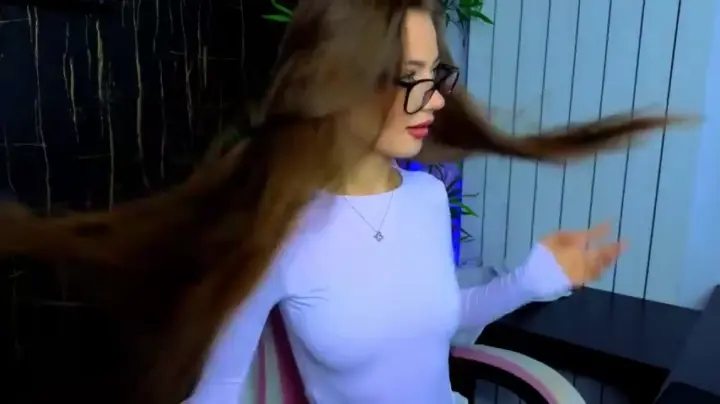 AlyseReuse cam show video 8/12/2025