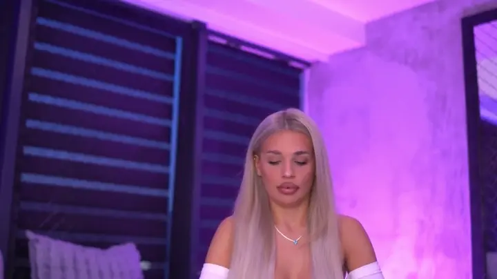 Candy_Ivy cam show video 8/20/2025