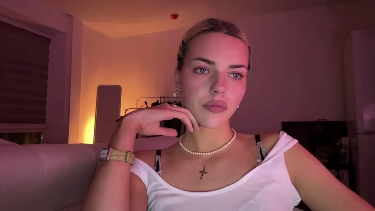 christelduncombe cam show video 10/4/2026