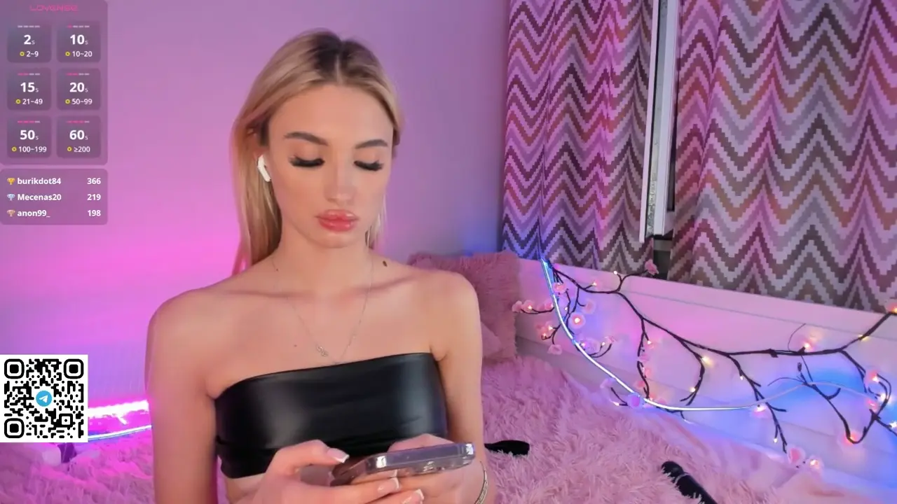 Danger_Bella cam show video 10/20/2025