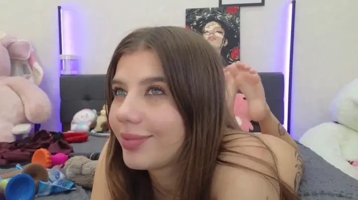 dolly_ll cam show video 7/18/2025