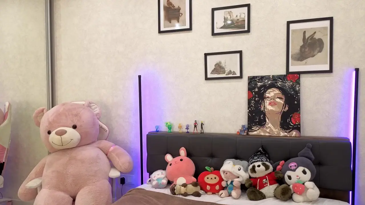 dolly_ll cam show video 10/3/2025