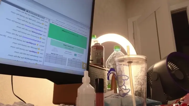 dolly_ll cam show video 7/22/2025