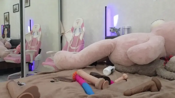 dolly_ll cam show video 8/3/2025