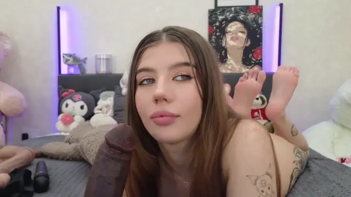 dolly_ll cam show video 8/5/2025