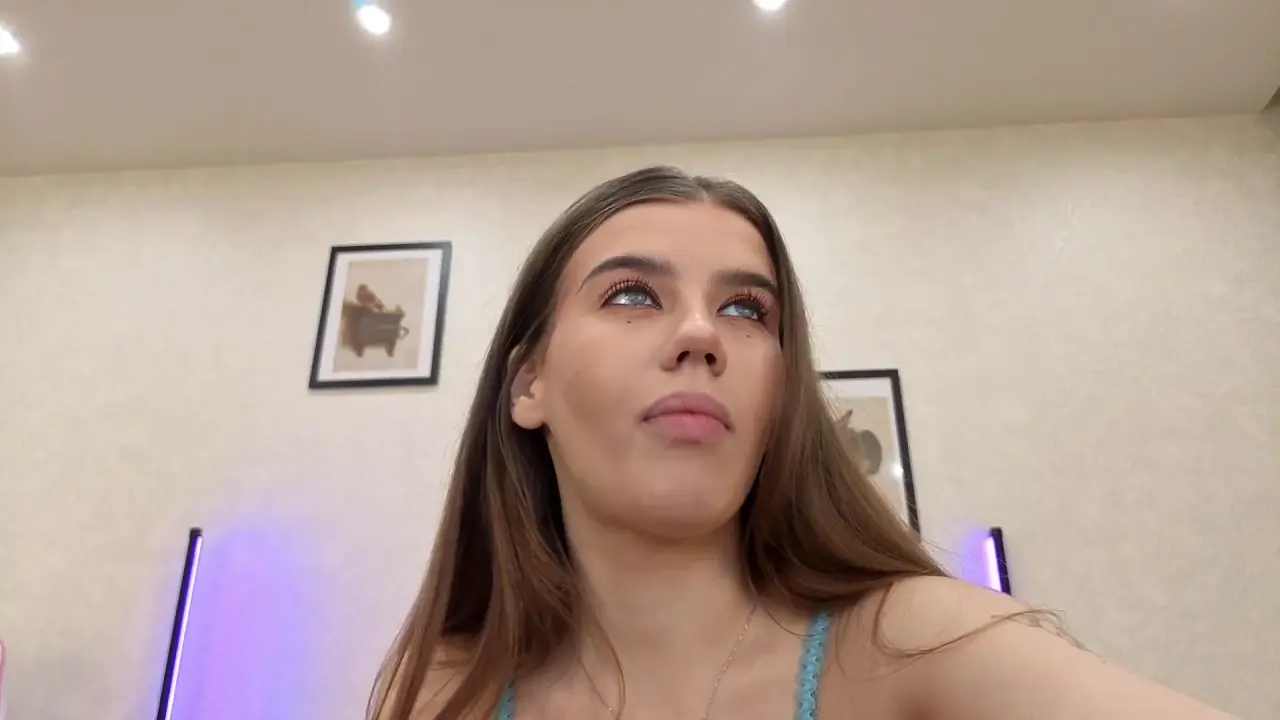 dolly_ll cam show video 10/8/2025