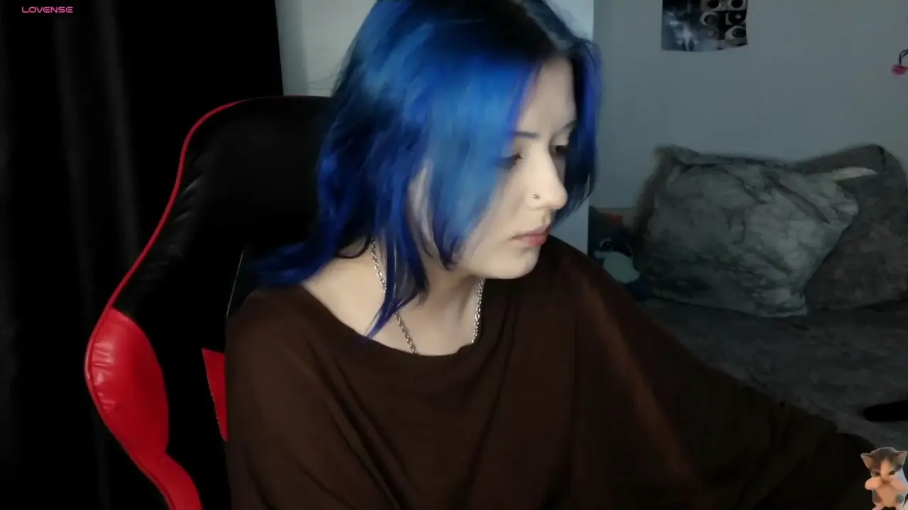 emilia_off0 cam show video 10/4/2026