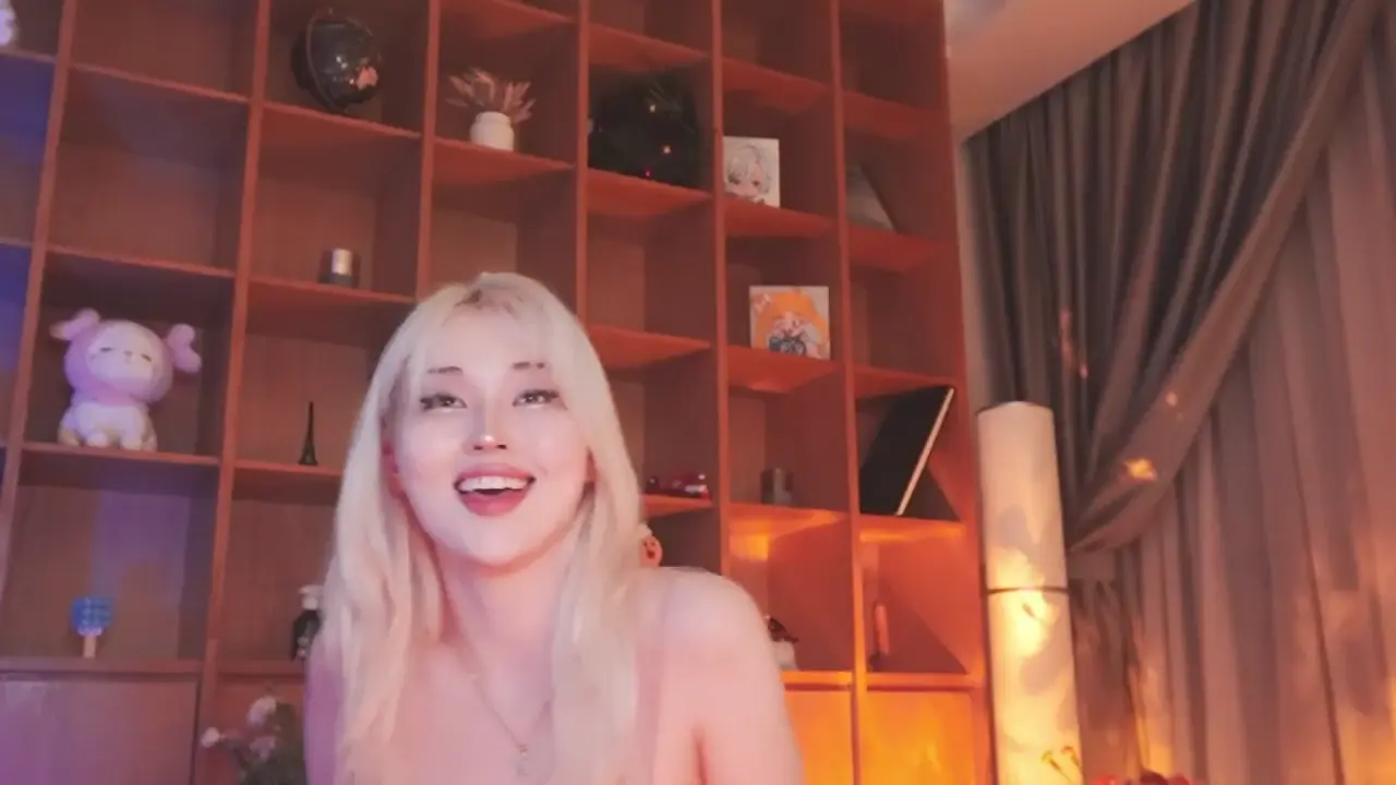 hyun_chia cam show video 10/15/2025