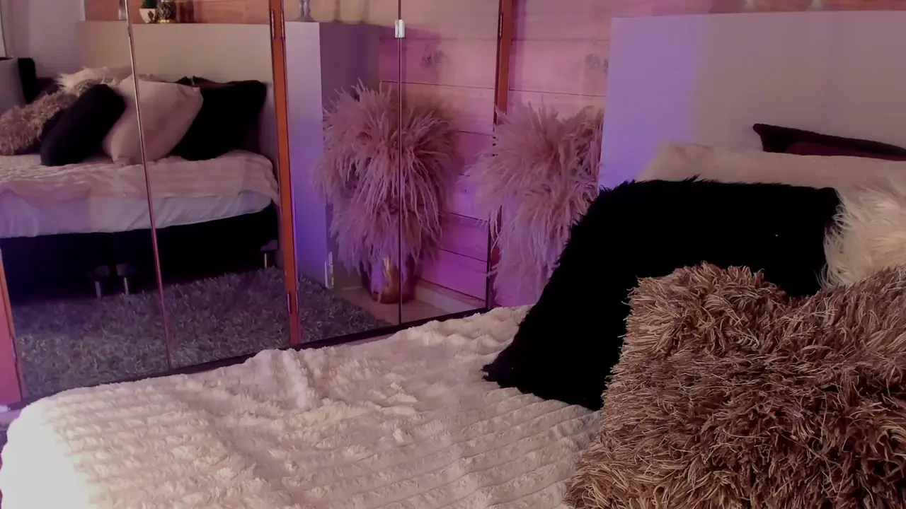 IzzyWild cam show video 10/2/2025